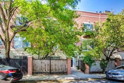 Photo of 2520 W BLOOMINGDALE Avenue #C, Chicago, IL 60647 (MLS # 12577303)