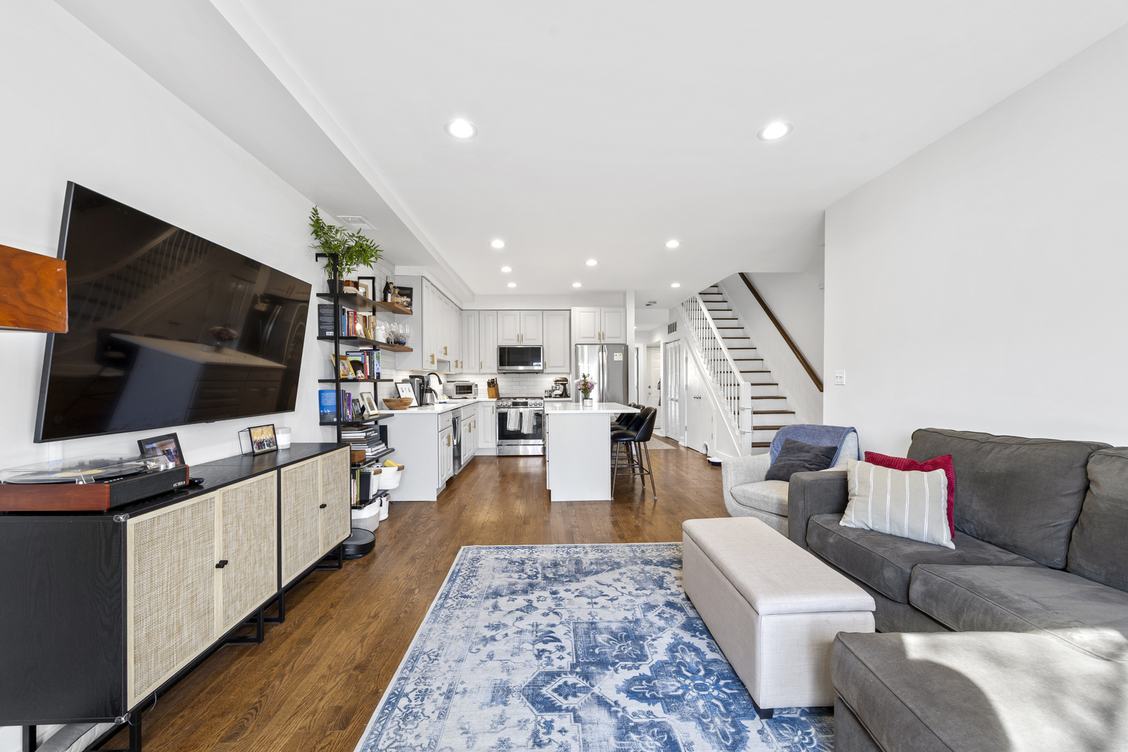 2520 W BLOOMINGDALE Avenue C