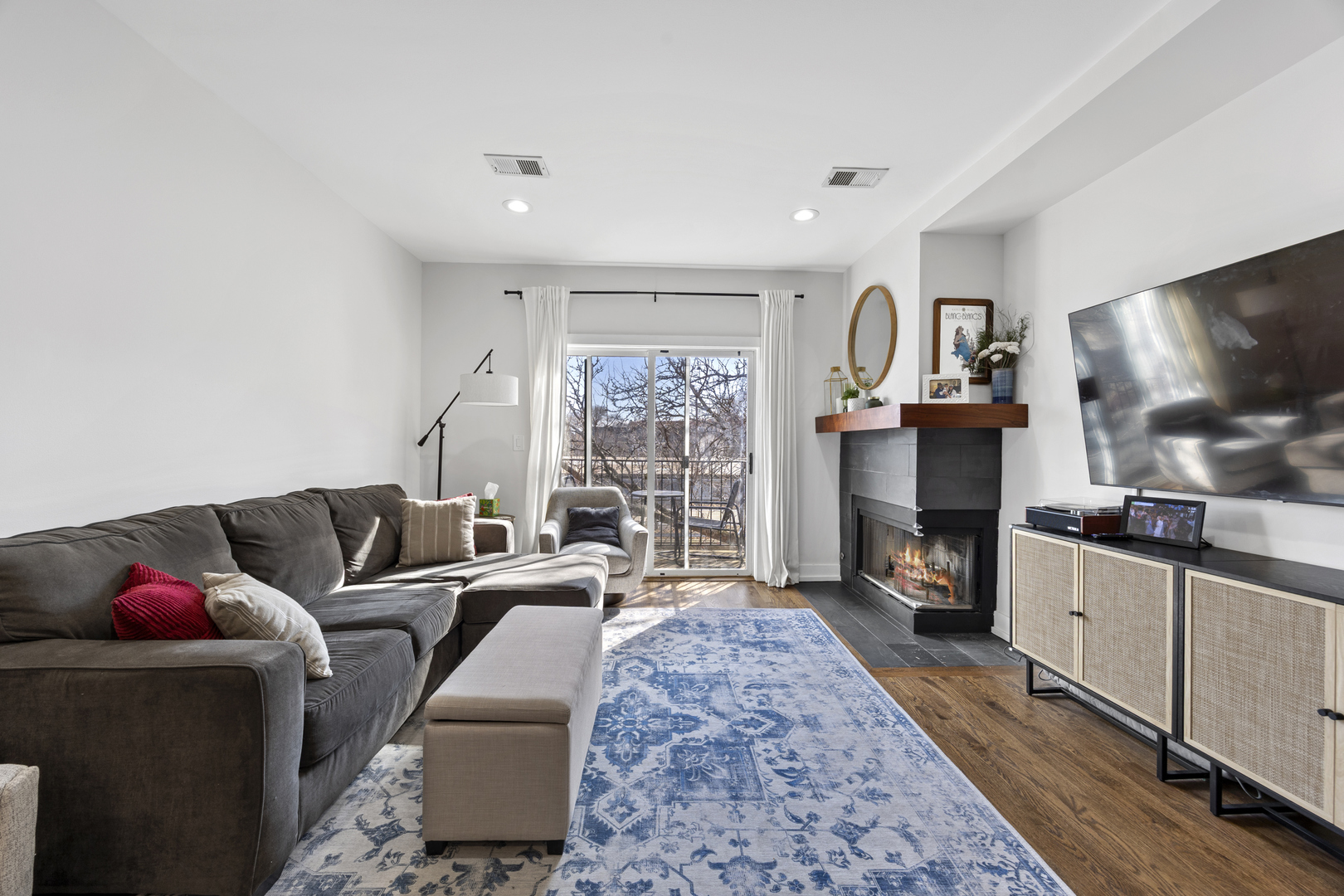 2520 W BLOOMINGDALE Avenue C