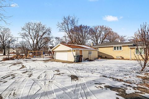 Tiny photo for 16914 Parkside Avenue, South Holland, IL 60473 (MLS # 12560534)