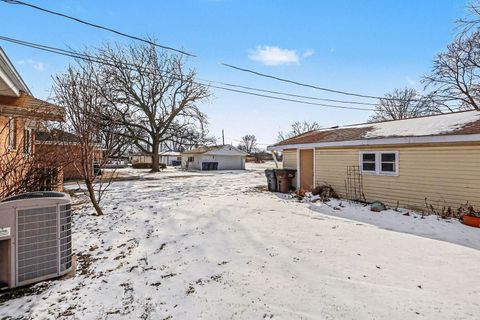 Tiny photo for 16914 Parkside Avenue, South Holland, IL 60473 (MLS # 12560534)