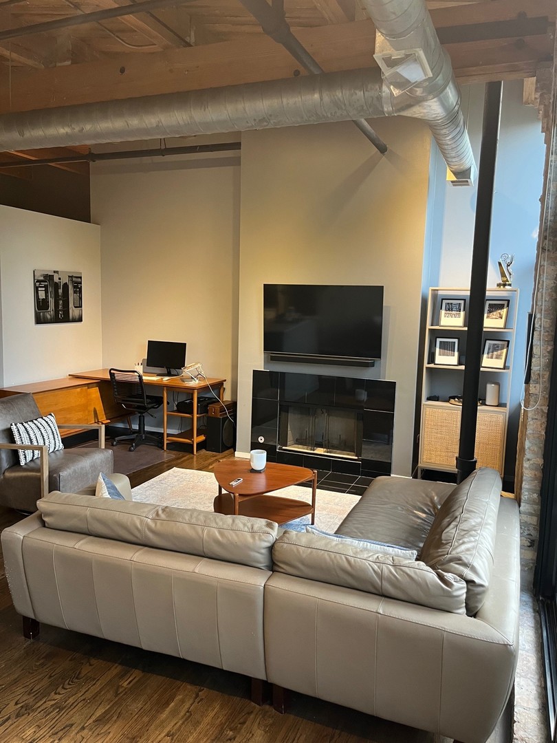 2210 W Wabansia Avenue 302