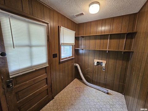 Tiny photo for 2712 LOGAN Street, Mt Vernon, IL 62864 (MLS # EB460445)