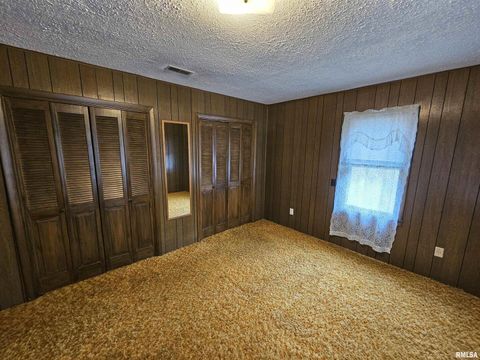 Tiny photo for 2712 LOGAN Street, Mt Vernon, IL 62864 (MLS # EB460445)