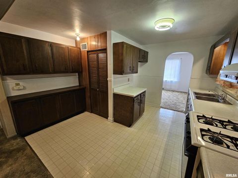 Tiny photo for 2712 LOGAN Street, Mt Vernon, IL 62864 (MLS # EB460445)