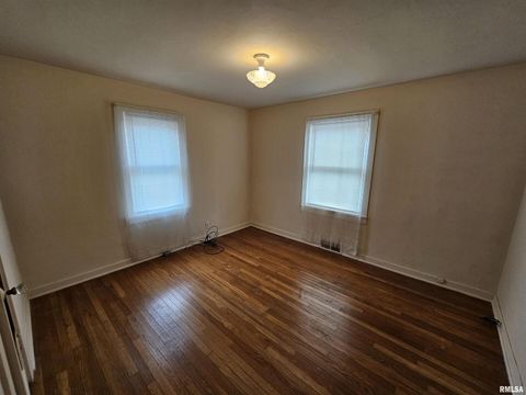 Tiny photo for 2712 LOGAN Street, Mt Vernon, IL 62864 (MLS # EB460445)