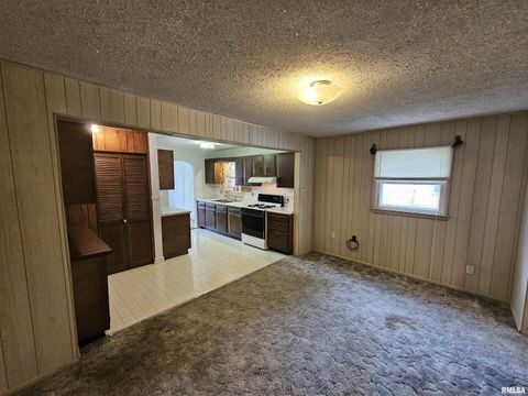 Tiny photo for 2712 LOGAN Street, Mt Vernon, IL 62864 (MLS # EB460445)