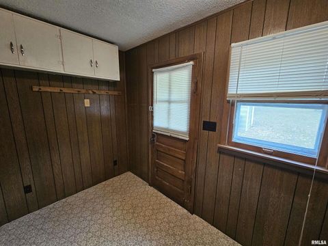 Tiny photo for 2712 LOGAN Street, Mt Vernon, IL 62864 (MLS # EB460445)