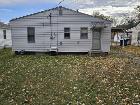 Tiny photo for 2712 LOGAN Street, Mt Vernon, IL 62864 (MLS # EB460445)