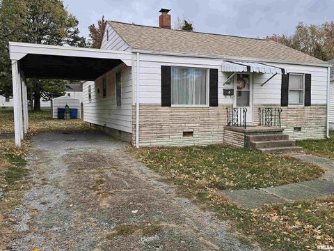 Photo of 2712 LOGAN Street, Mt Vernon, IL 62864 (MLS # EB460445)