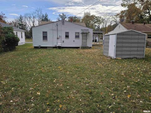 Tiny photo for 2712 LOGAN Street, Mt Vernon, IL 62864 (MLS # EB460445)