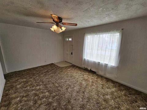 Tiny photo for 2712 LOGAN Street, Mt Vernon, IL 62864 (MLS # EB460445)