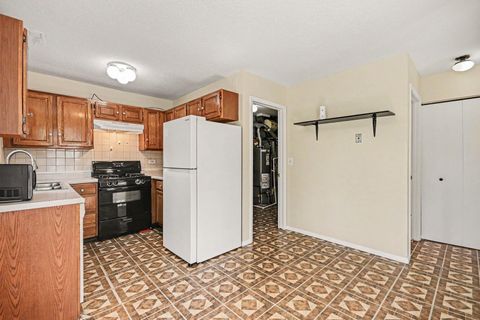 Tiny photo for 43 Stonefield Drive, Glendale Heights, IL 60139 (MLS # 12694246)