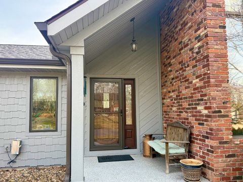 Tiny photo for 1903 Oakwood Avenue, Bloomington, IL 61704 (MLS # 12569386)