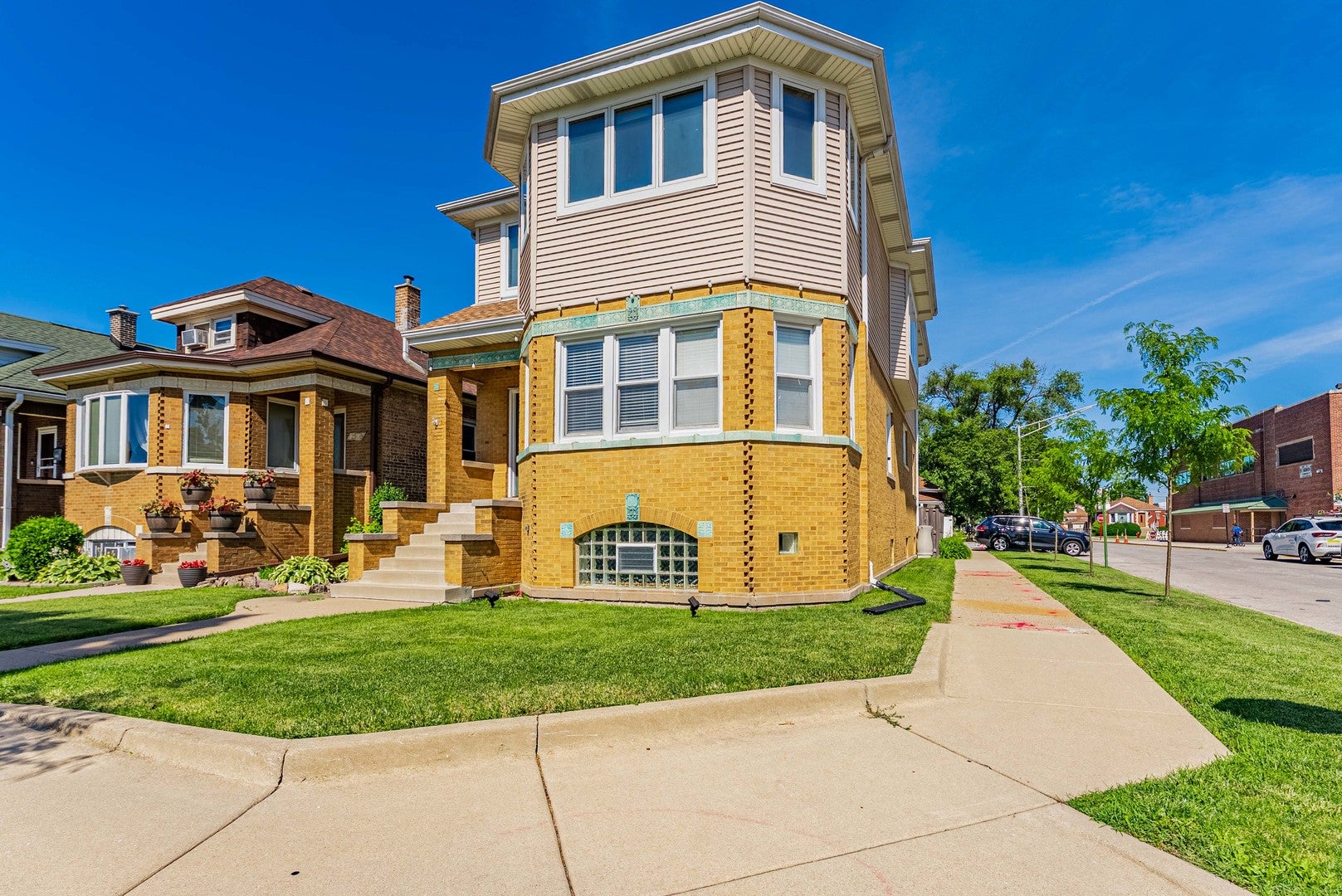 2901 N 76th Court