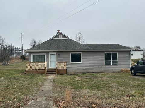Tiny photo for 105 N Epperson Drive, Mcleansboro, IL 62859 (MLS # 12581471)