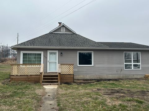 Photo of 105 N Epperson Drive, Mcleansboro, IL 62859 (MLS # 12581471)