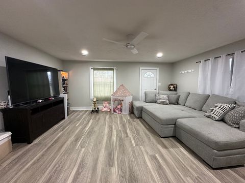 Tiny photo for 105 N Epperson Drive, Mcleansboro, IL 62859 (MLS # 12581471)