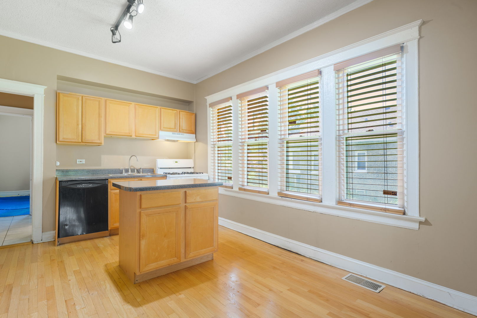 7545 S Ridgeland Avenue