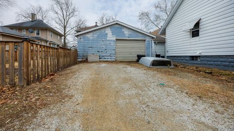 Tiny photo for 407 W Emerson Street, Bloomington, IL 61701 (MLS # 12572101)