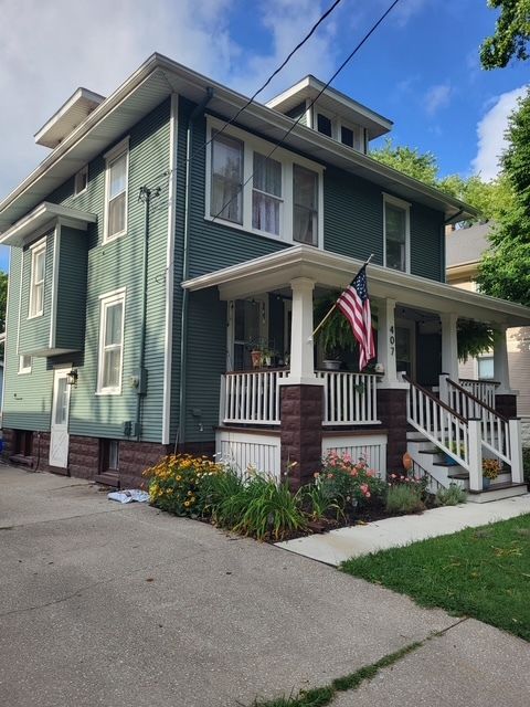 Tiny photo for 407 W Emerson Street, Bloomington, IL 61701 (MLS # 12572101)