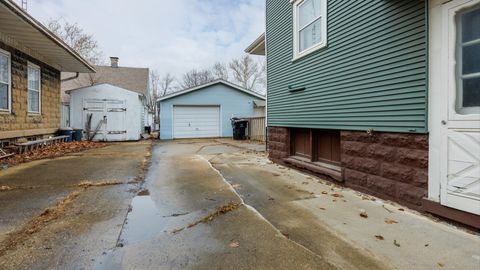 Tiny photo for 407 W Emerson Street, Bloomington, IL 61701 (MLS # 12572101)