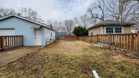 Tiny photo for 407 W Emerson Street, Bloomington, IL 61701 (MLS # 12572101)