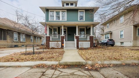 Photo of 407 W Emerson Street, Bloomington, IL 61701 (MLS # 12572101)