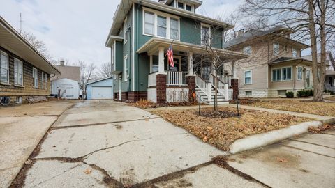 Tiny photo for 407 W Emerson Street, Bloomington, IL 61701 (MLS # 12572101)