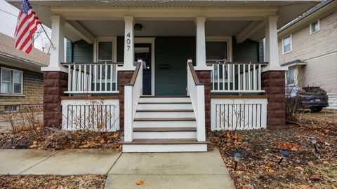 Tiny photo for 407 W Emerson Street, Bloomington, IL 61701 (MLS # 12572101)