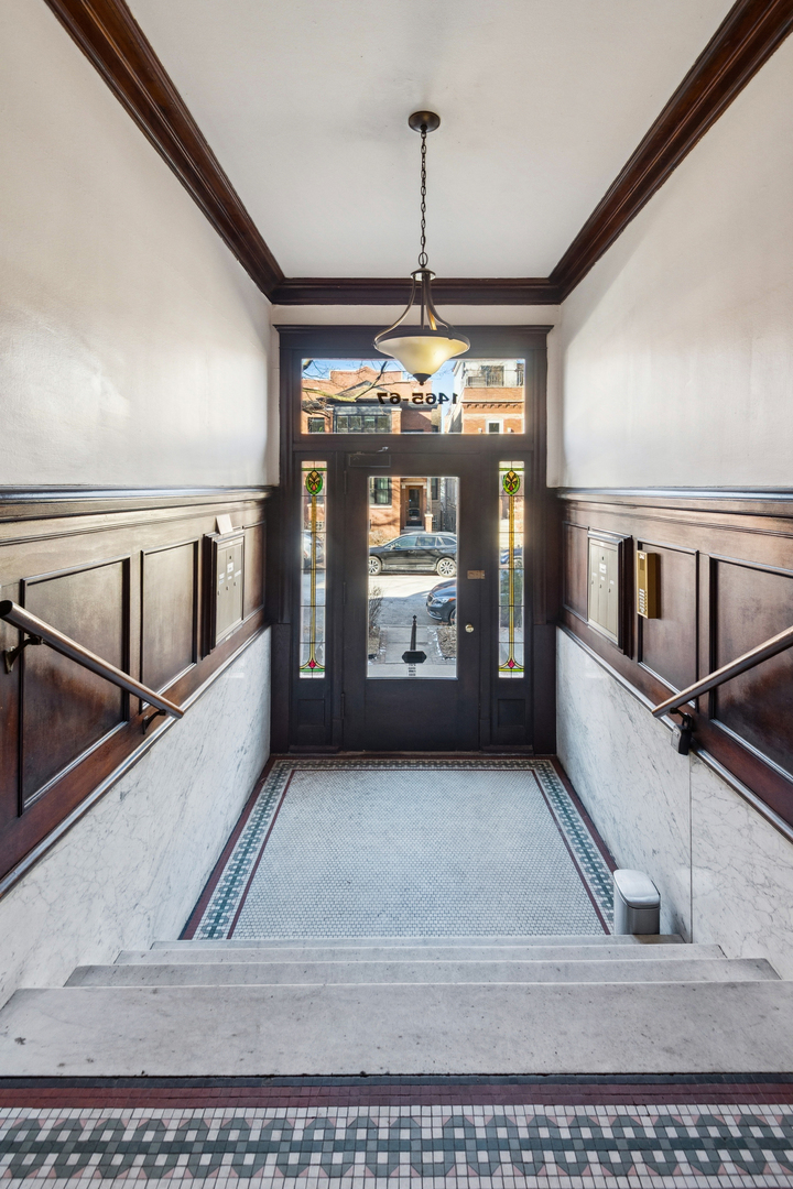 1467 W Catalpa Avenue 2W