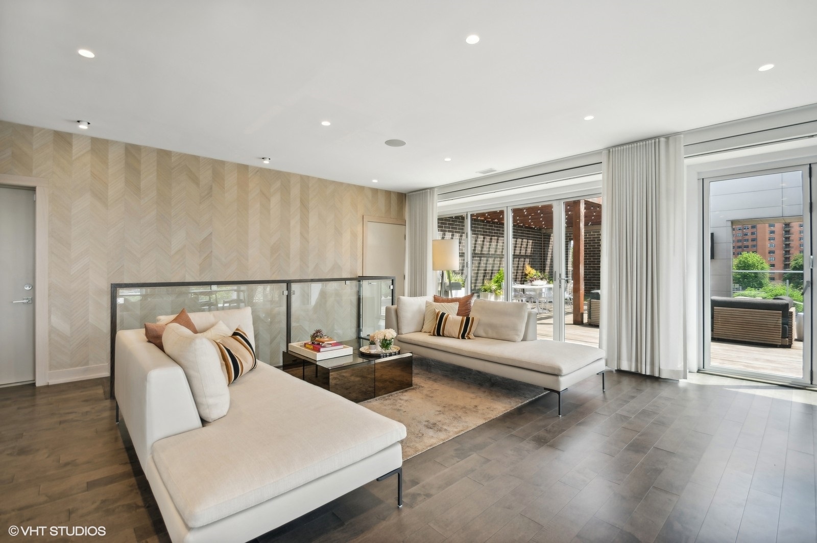 1625 N Burling Street 401