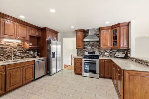 Tiny photo for 1432 Mitchell Trail, Elk Grove Village, IL 60007 (MLS # 12554023)