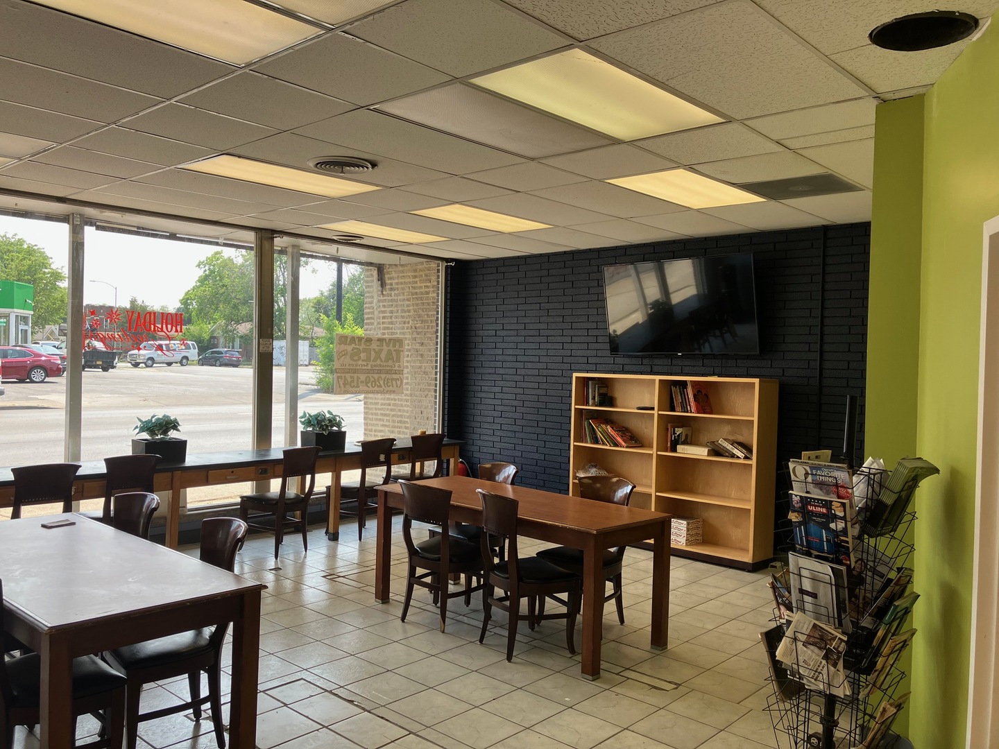 2404 E 79TH Street