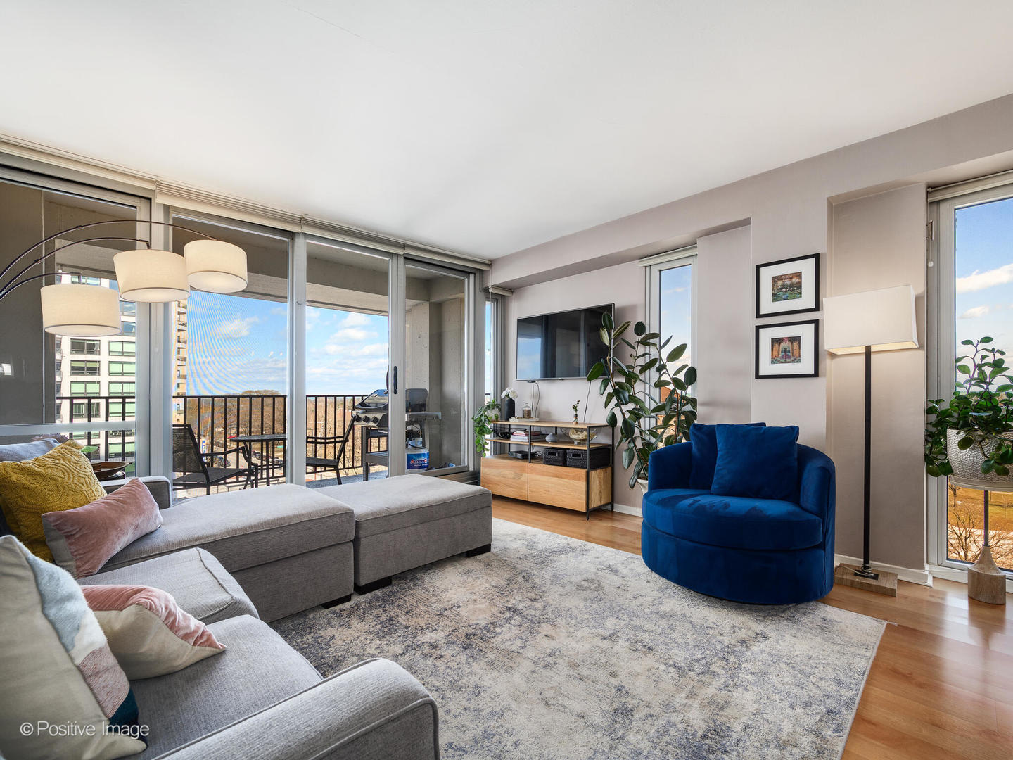 1960 N Lincoln Park West 710