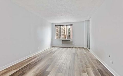 Tiny photo for 801 S Plymouth Court #615, Chicago, IL 60605 (MLS # 12597556)