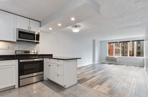 Tiny photo for 801 S Plymouth Court #615, Chicago, IL 60605 (MLS # 12597556)