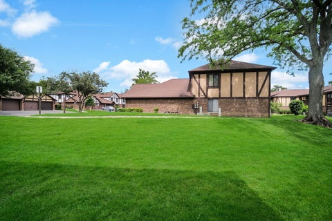 Tiny photo for 1651 Dover Court #A, Wheaton, IL 60189 (MLS # 12709037)