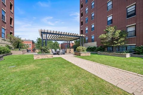 Tiny photo for 811 W 15th Place #708, Chicago, IL 60608 (MLS # 12511354)