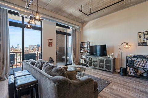 Tiny photo for 811 W 15th Place #708, Chicago, IL 60608 (MLS # 12511354)