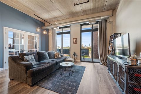 Tiny photo for 811 W 15th Place #708, Chicago, IL 60608 (MLS # 12511354)