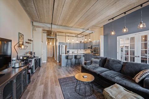 Tiny photo for 811 W 15th Place #708, Chicago, IL 60608 (MLS # 12511354)