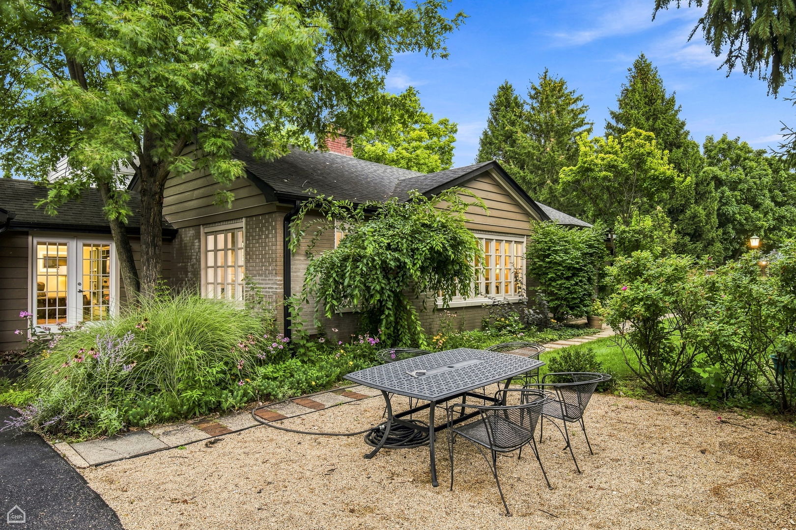 901 Cherokee Road