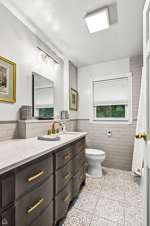 Tiny photo for 901 Cherokee Road, Wilmette, IL 60091 (MLS # 12732318)