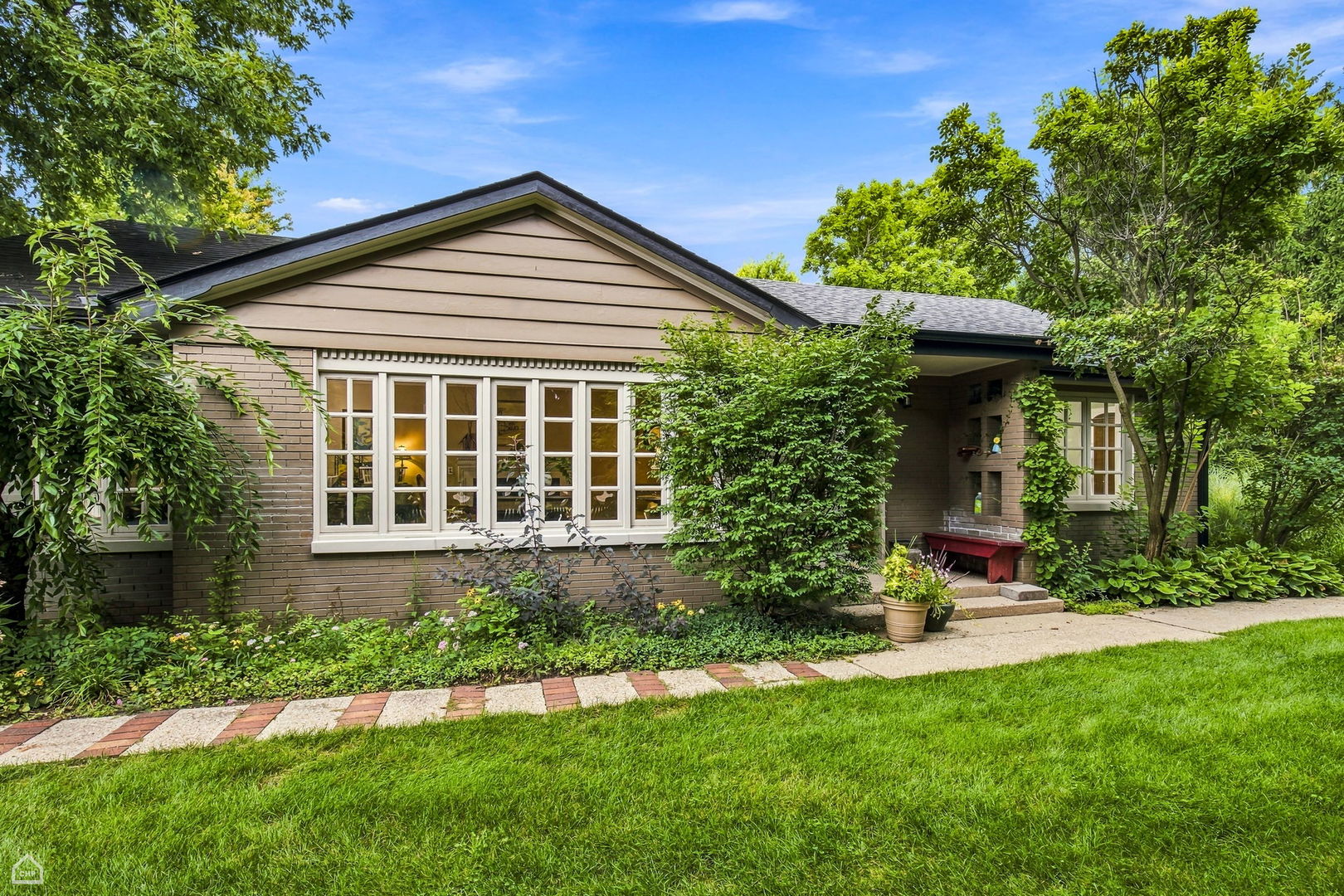901 Cherokee Road