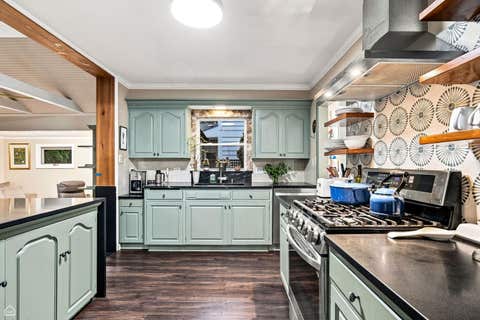 Tiny photo for 901 Cherokee Road, Wilmette, IL 60091 (MLS # 12732318)