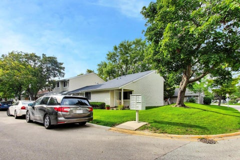Tiny photo for 1720 E Shannon Lane #6, Palatine, IL 60074 (MLS # 12772177)