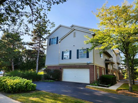 Photo of 180 Monarch Drive, Streamwood, IL 60107 (MLS # 12471120)