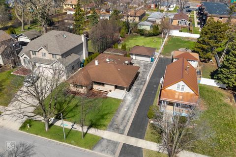 Tiny photo for 221 E Grantley Avenue, Elmhurst, IL 60126 (MLS # 12609510)