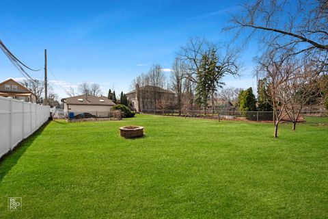 Tiny photo for 221 E Grantley Avenue, Elmhurst, IL 60126 (MLS # 12609510)